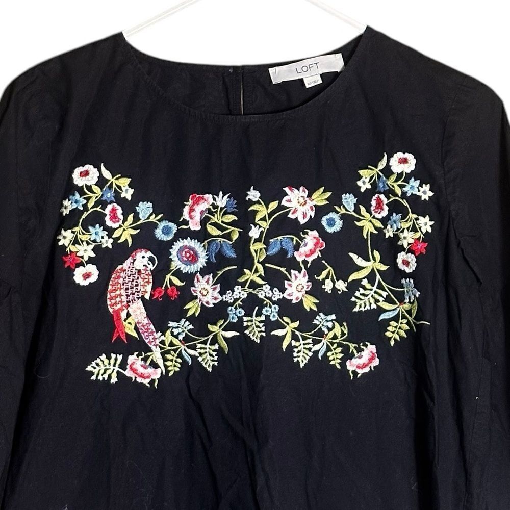 Loft Embroidered Bell Sleeve Floral Parrot Blouse Size XS - Picture 6 of 7